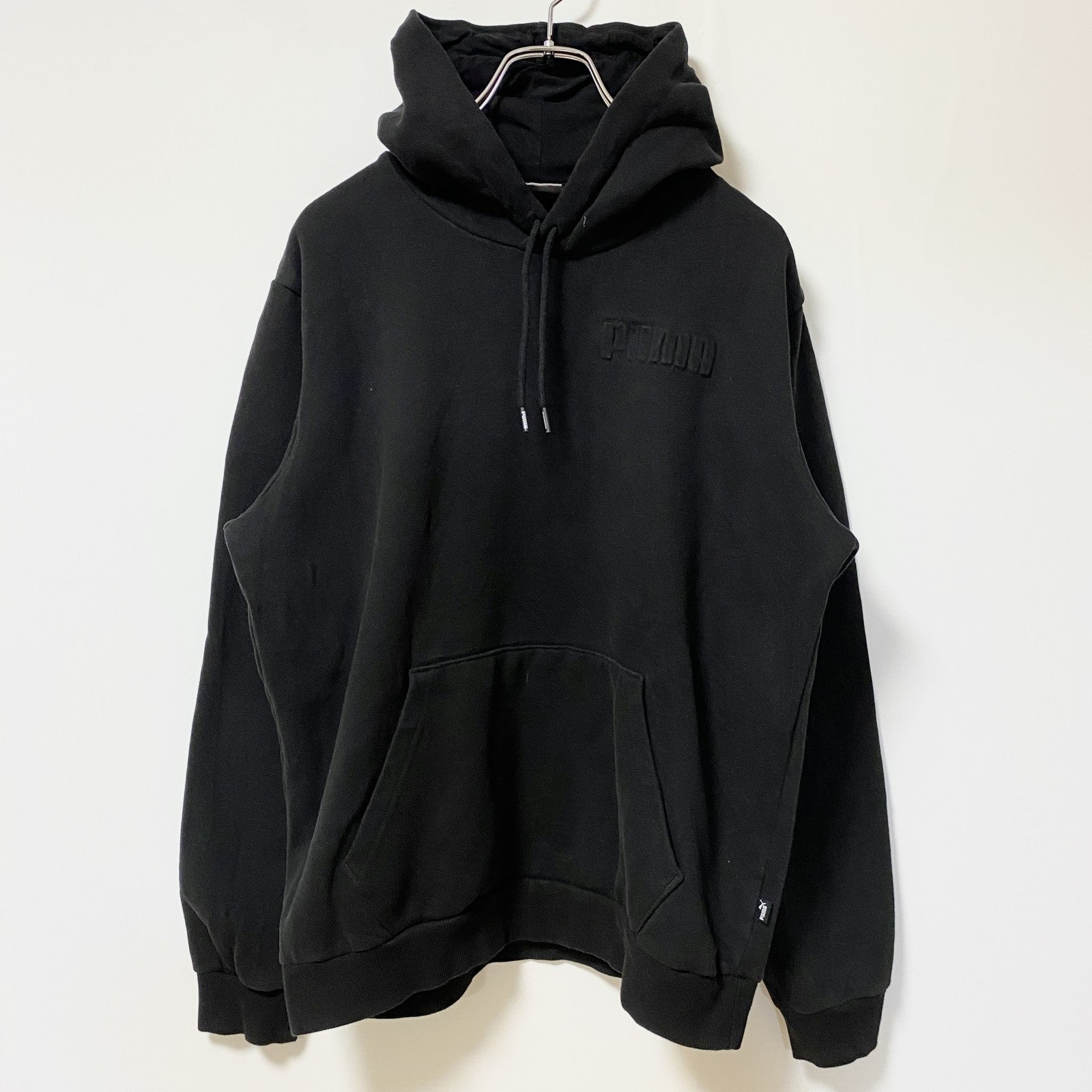 古着 used　PUMA プーマ　長袖ワンポイントロゴデザインパーカー　スウェットフーディ　黒　カジュアル　前ポケット　Mサイズ