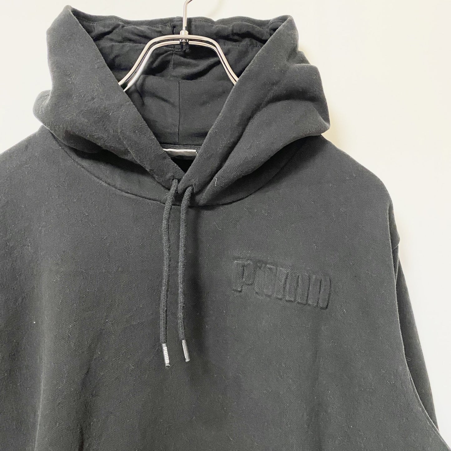 古着 used　PUMA プーマ　長袖ワンポイントロゴデザインパーカー　スウェットフーディ　黒　カジュアル　前ポケット　Mサイズ