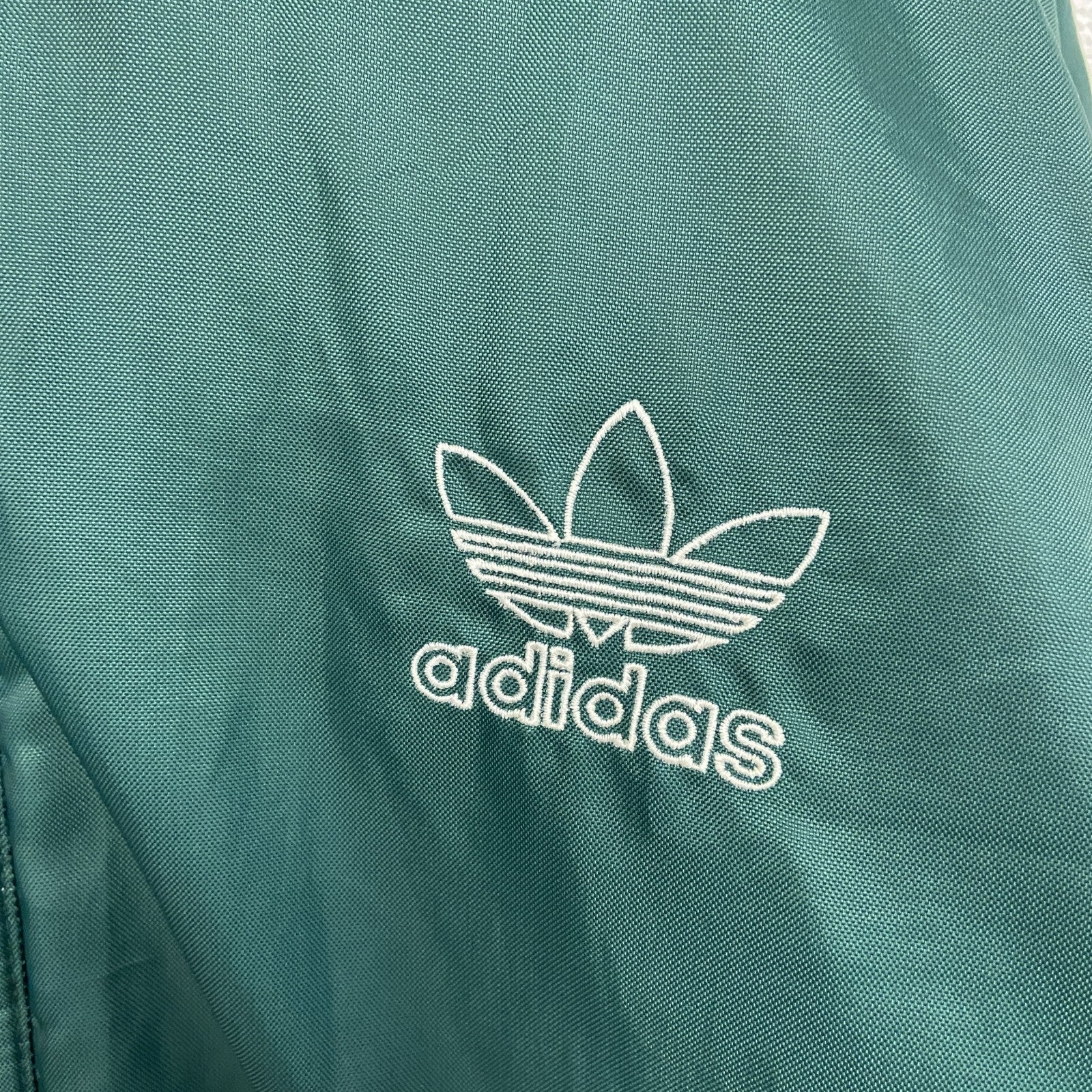 adidas　アディダス　ナイロンジャケット　ベンチコート　緑　グリーン　Sサイズ