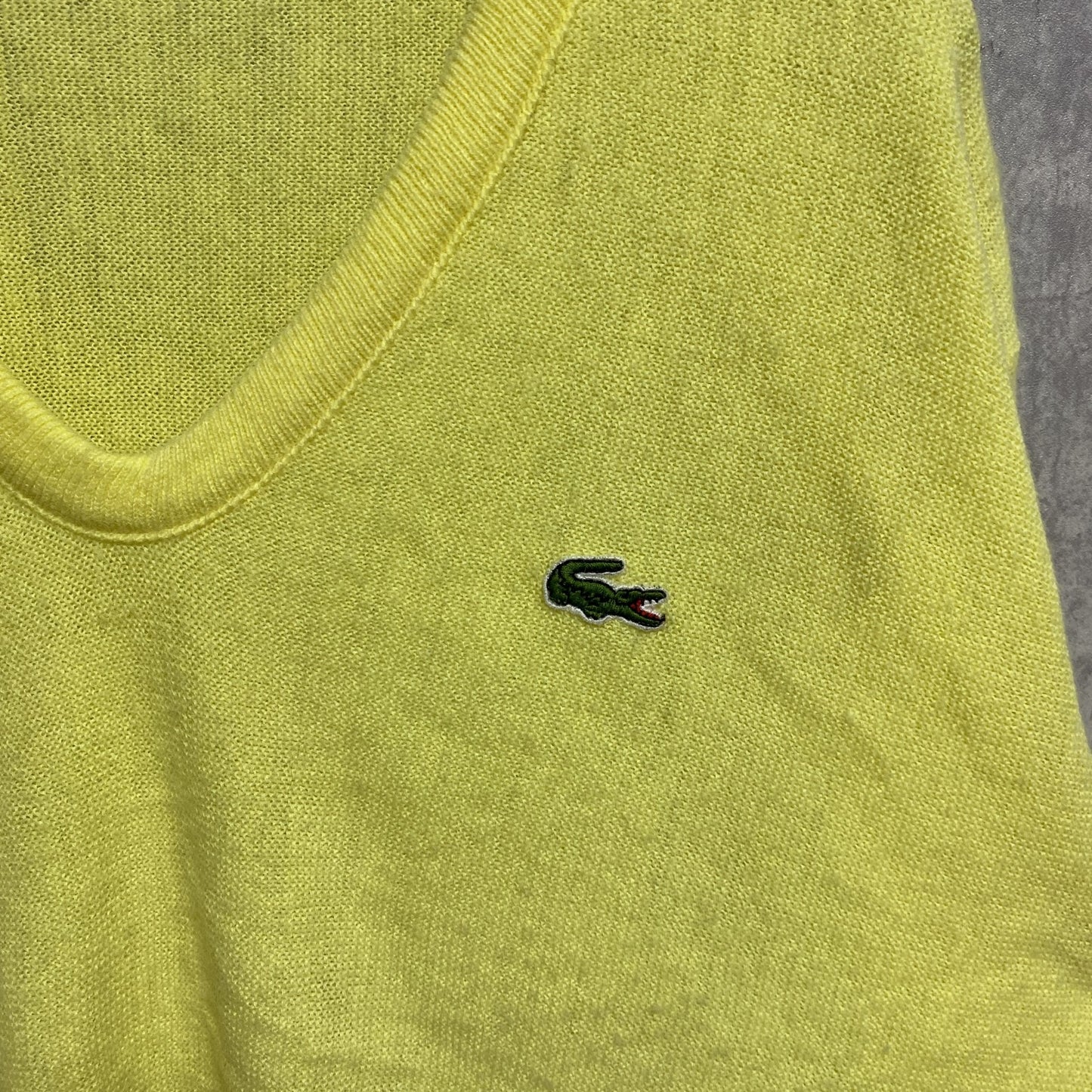 古着 used　IZOD LACOSTE アイゾッドラコステ　70s　長袖Vネックニット　セーター　ワンポイントロゴ刺繍　Lサイズ