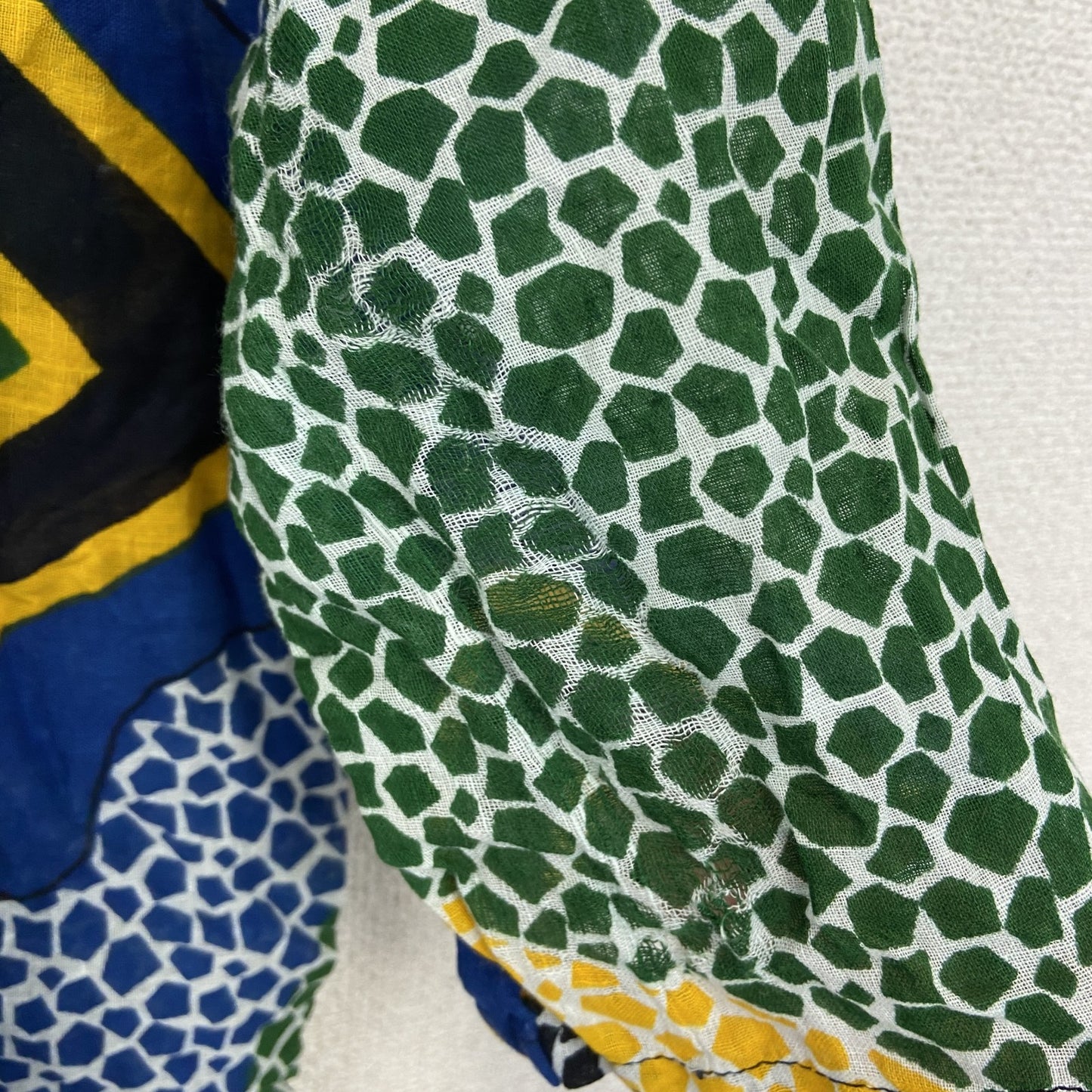 古着 used　半袖プリント柄シャツ　タイル柄　タンザニア　アフリカ　個性的デザイン　襟付き　総柄　レトロ　Lサイズ