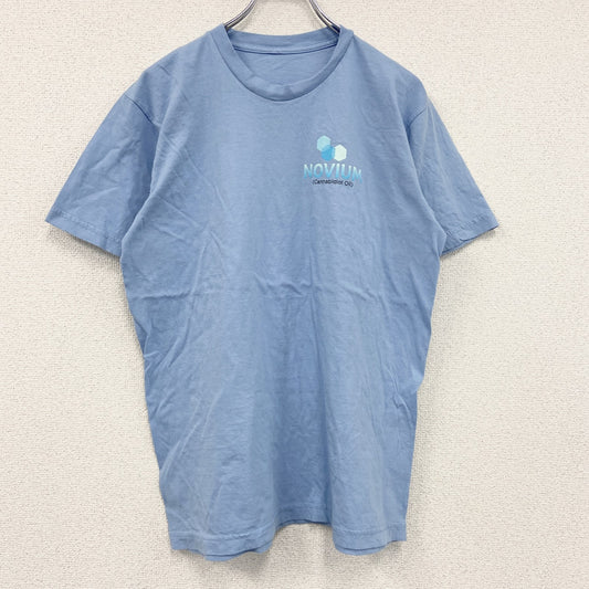 NOVIUM　半袖プリントTシャツ　企業T　両面プリント　ワンポイント　クルーネック　水色　ブルー