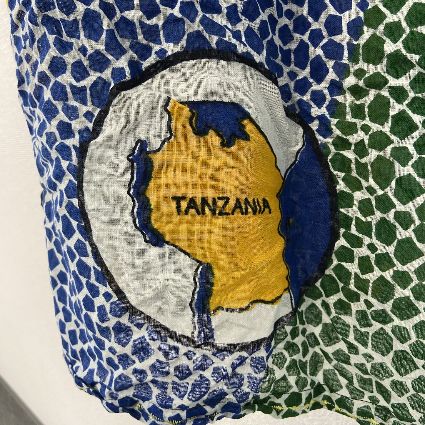 古着 used　半袖プリント柄シャツ　タイル柄　タンザニア　アフリカ　個性的デザイン　襟付き　総柄　レトロ　Lサイズ