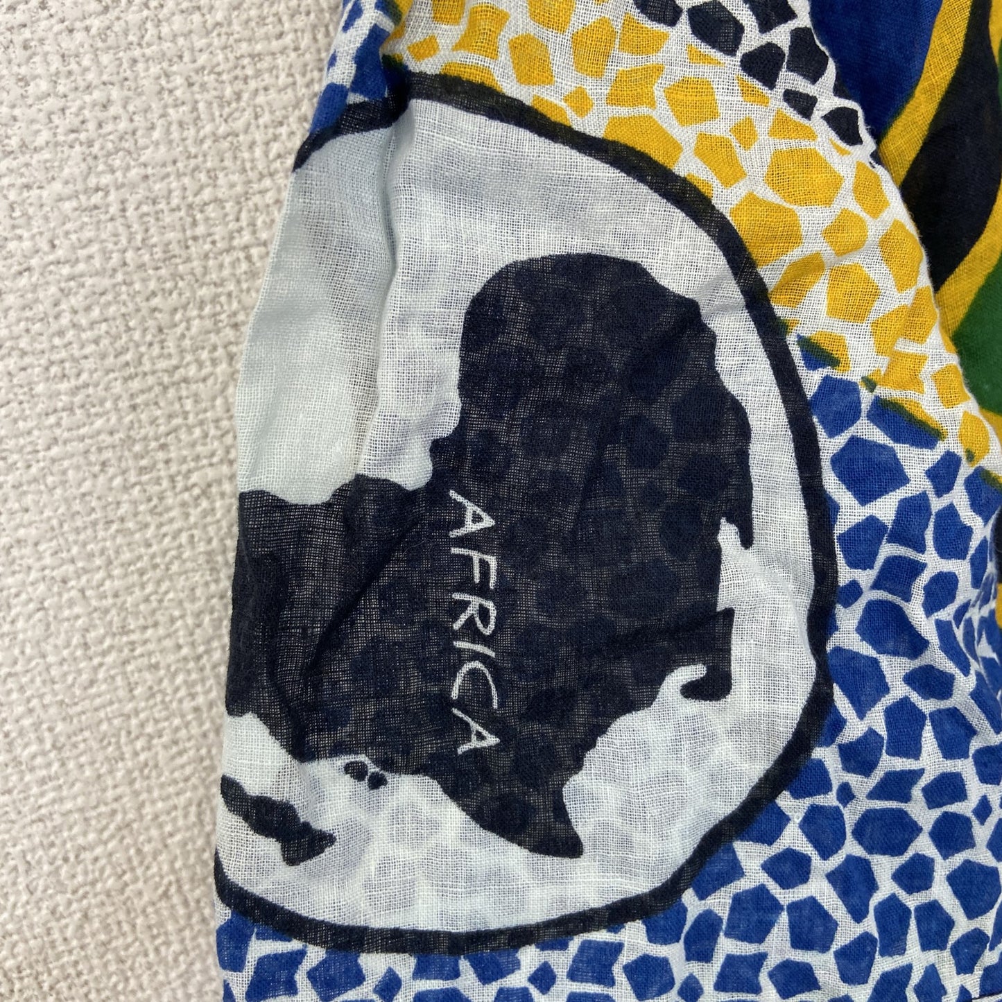古着 used　半袖プリント柄シャツ　タイル柄　タンザニア　アフリカ　個性的デザイン　襟付き　総柄　レトロ　Lサイズ
