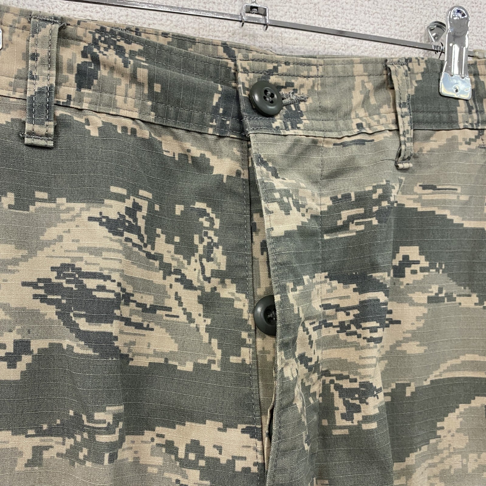 U.S.AIR FORCE　米空軍　ABU　カーゴパンツ　ミリタリーパンツ　8つポケット　デジタルカモ　迷彩　カーキ　30Rサイズ
