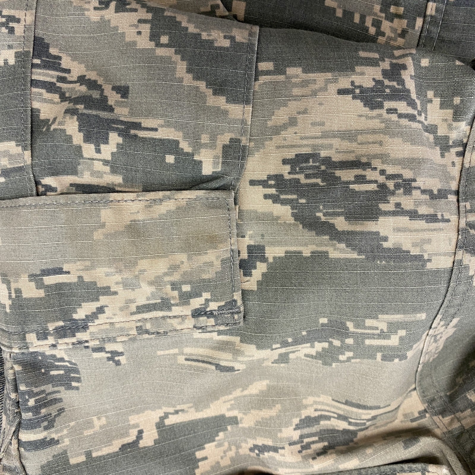U.S.AIR FORCE　米空軍　ABU　カーゴパンツ　ミリタリーパンツ　8つポケット　デジタルカモ　迷彩　カーキ　30Rサイズ