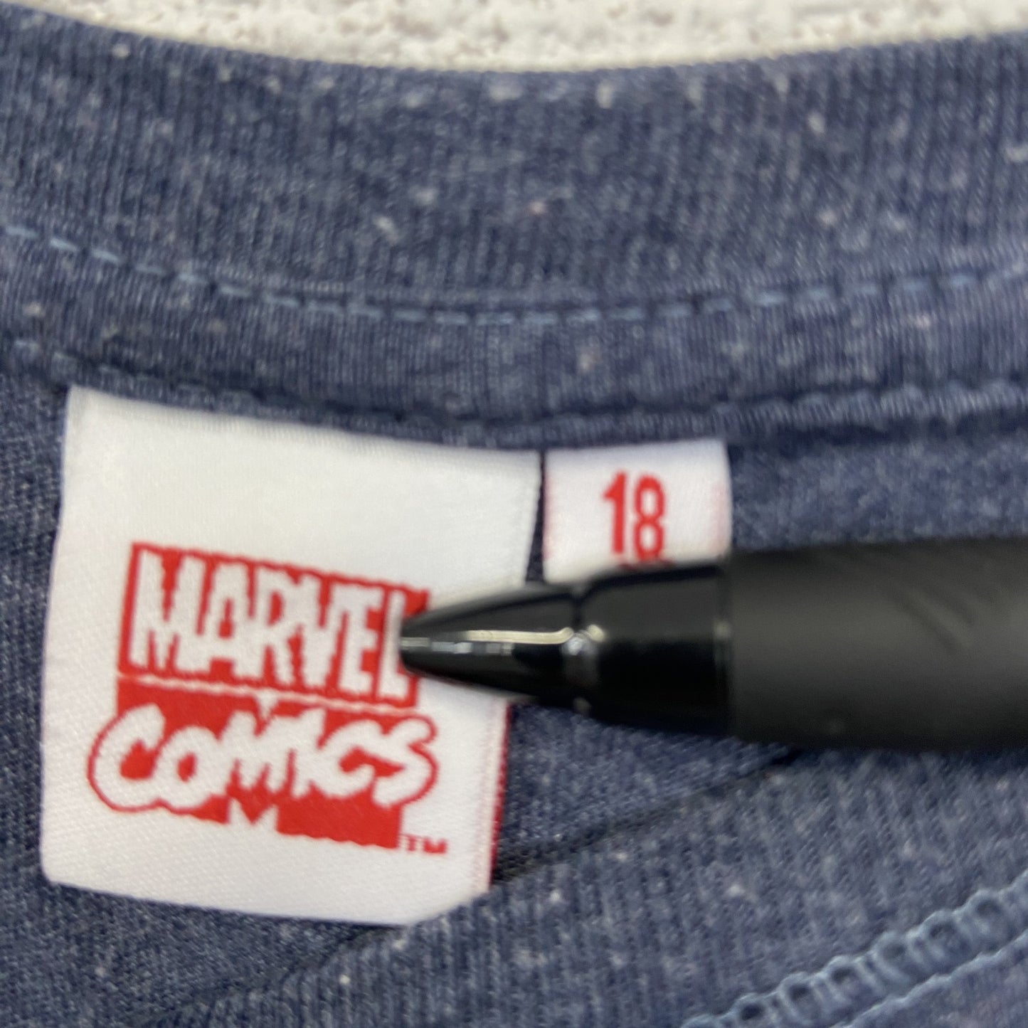 古着 used　MARVEL マーベル　半袖オリジナルプリントTシャツ　カジュアルデザイン　ネイビー　クルーネック　Mサイズ