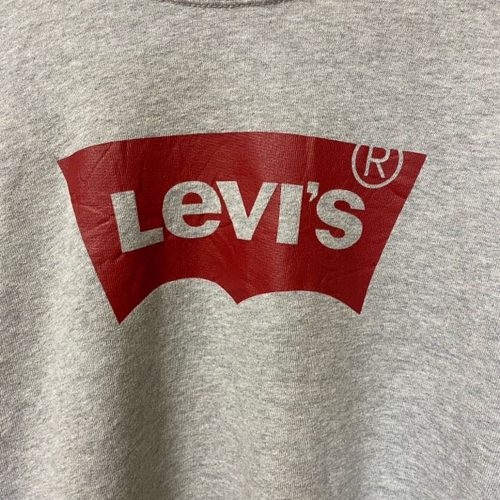 古着 used　LEVI’S リーバイス　長袖フロントロゴデザインスウェット　トレーナー　クルーネック　グレー　Ｌサイズ