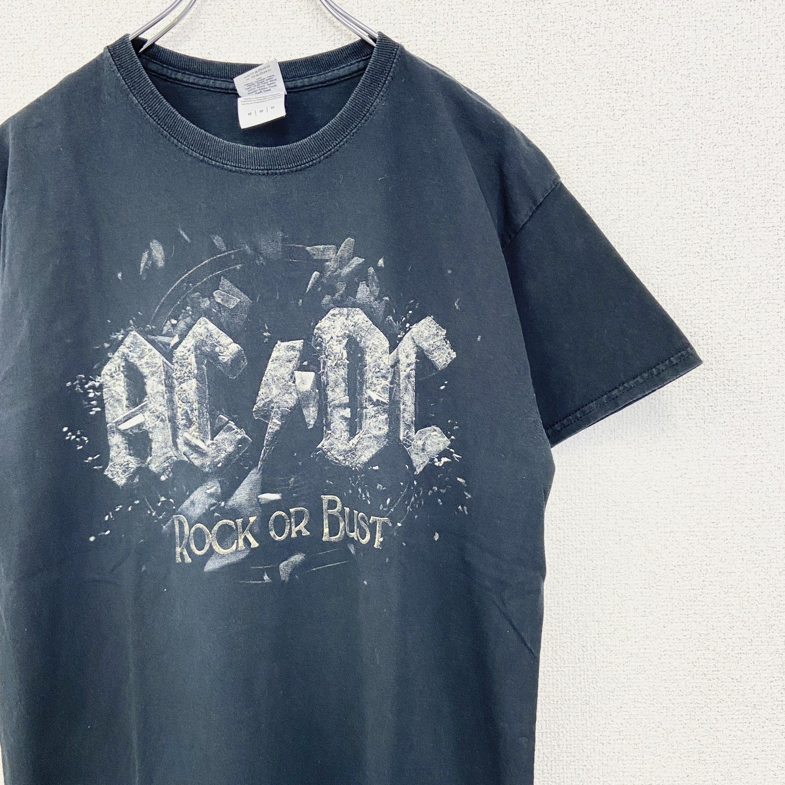 古着 used　GILDAN　半袖ロックプリントTシャツ　AC/DC　ROCK OF BUST　黒　クルーネック　Mサイズ