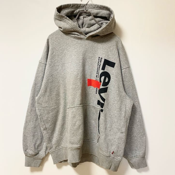 古着 used　LEVI’S リーバイス　長袖ビッグロゴデザインパーカー　スウェットフーディ　グレー　前ポケット　Ｌサイズ