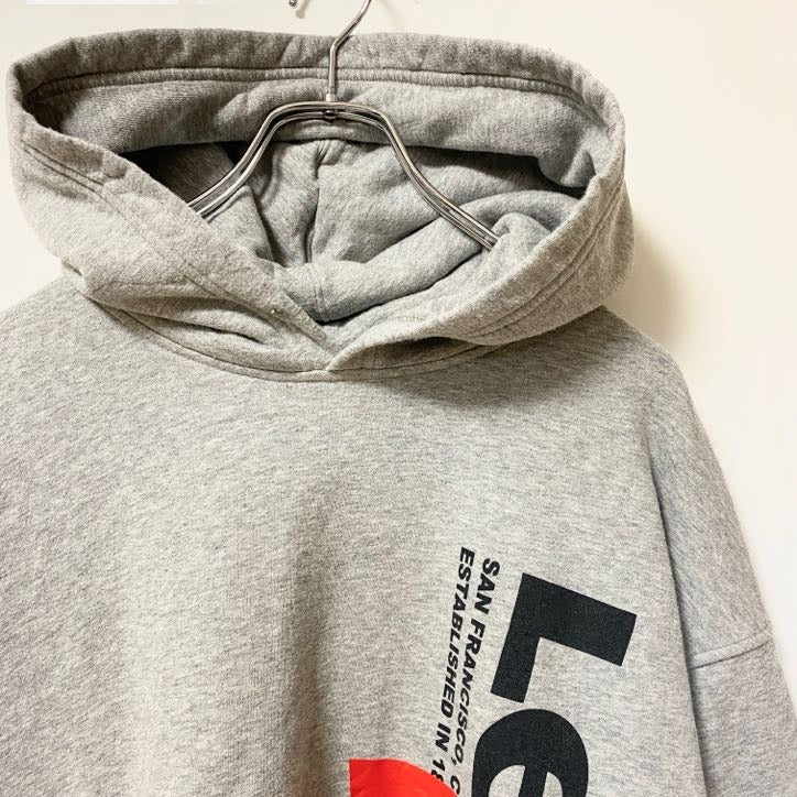 古着 used　LEVI’S リーバイス　長袖ビッグロゴデザインパーカー　スウェットフーディ　グレー　前ポケット　Ｌサイズ