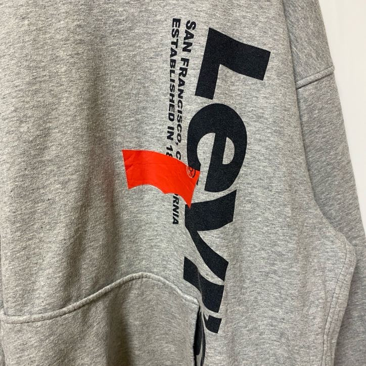 古着 used　LEVI’S リーバイス　長袖ビッグロゴデザインパーカー　スウェットフーディ　グレー　前ポケット　Ｌサイズ