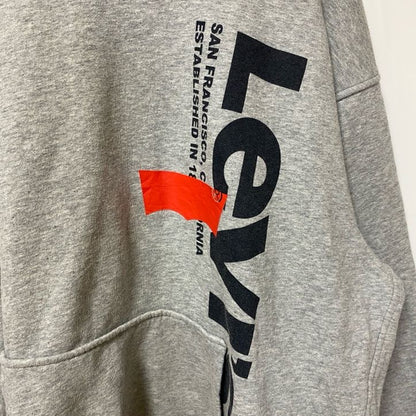 古着 used　LEVI’S リーバイス　長袖ビッグロゴデザインパーカー　スウェットフーディ　グレー　前ポケット　Ｌサイズ
