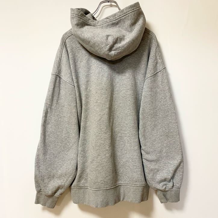 古着 used　LEVI’S リーバイス　長袖ビッグロゴデザインパーカー　スウェットフーディ　グレー　前ポケット　Ｌサイズ