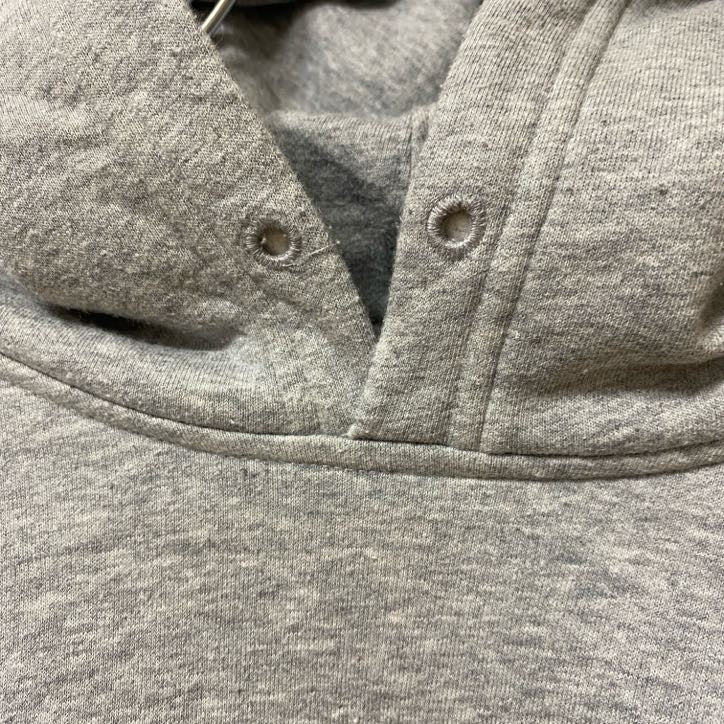 古着 used　LEVI’S リーバイス　長袖ビッグロゴデザインパーカー　スウェットフーディ　グレー　前ポケット　Ｌサイズ