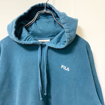 古着 used　FILA フィラ　長袖ワンポイントロゴ刺繡デザインパーカー　フーディースウェット　ブルー　XXＬサイズ