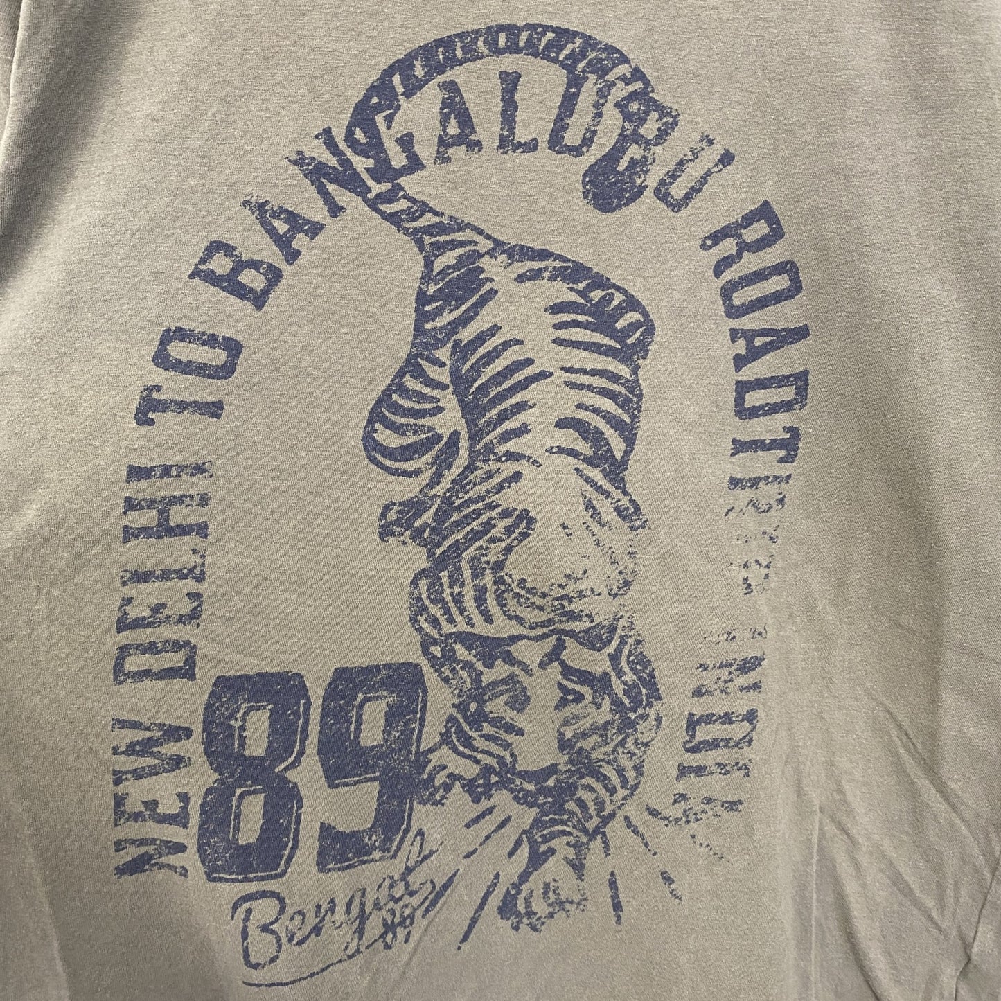 古着 used　Angelo Litrico　半袖アニマルプリントTシャツ　虎　タイガー　クルーネック　カーキ　Mサイズ