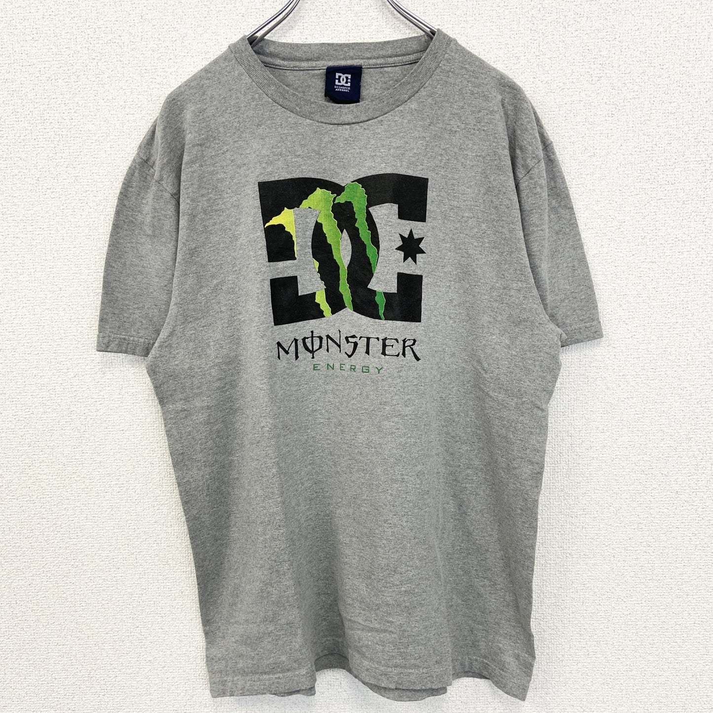 古着 used　DC ディーシー　半袖ロゴプリントTシャツ　モンスターエナジー　グレー　クルーネック　レトロデザイン　Lサイズ