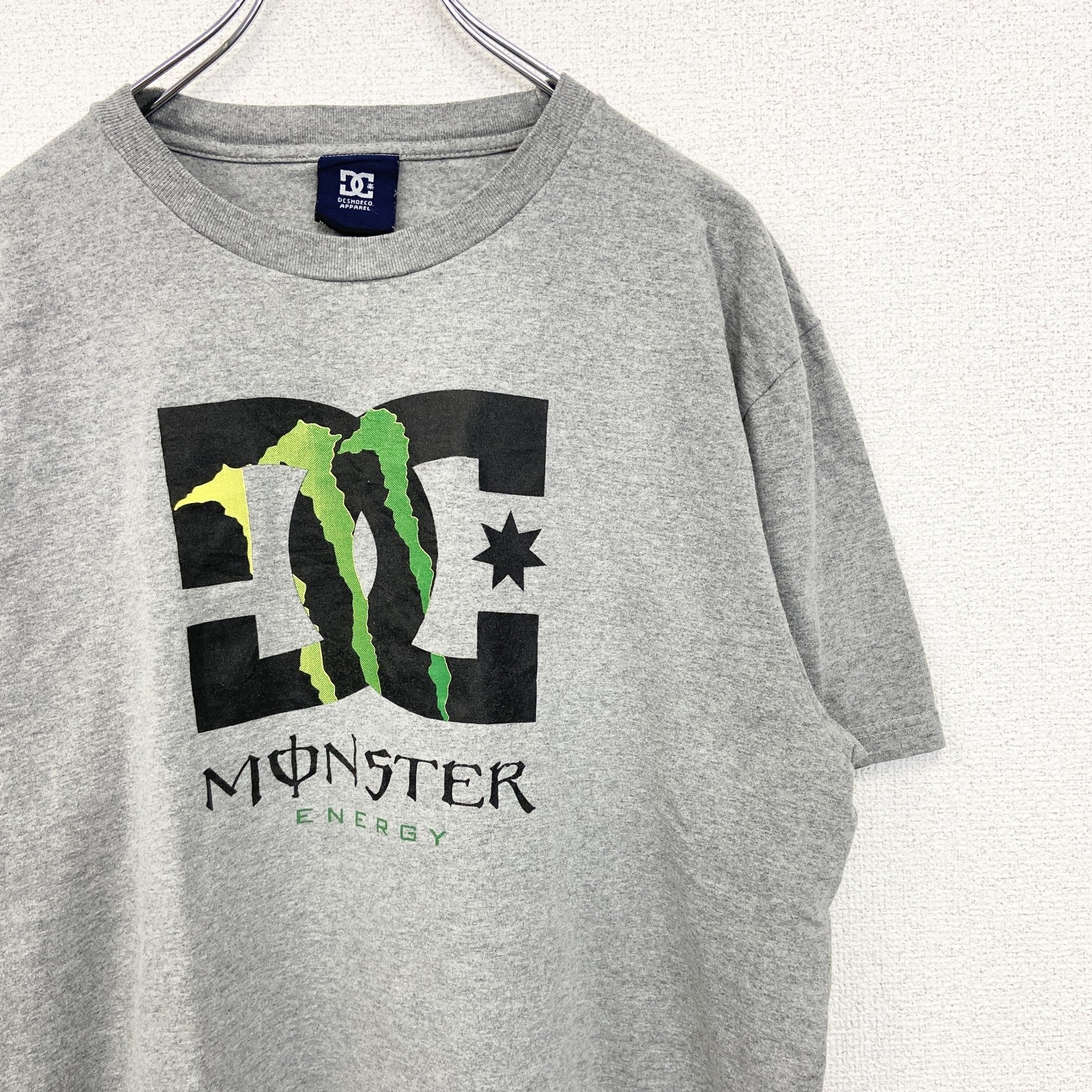 古着 used　DC ディーシー　半袖ロゴプリントTシャツ　モンスターエナジー　グレー　クルーネック　レトロデザイン　Lサイズ