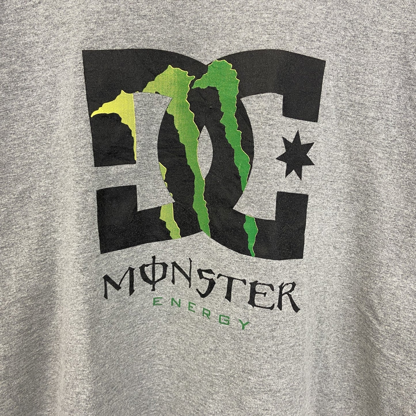 古着 used　DC ディーシー　半袖ロゴプリントTシャツ　モンスターエナジー　グレー　クルーネック　レトロデザイン　Lサイズ