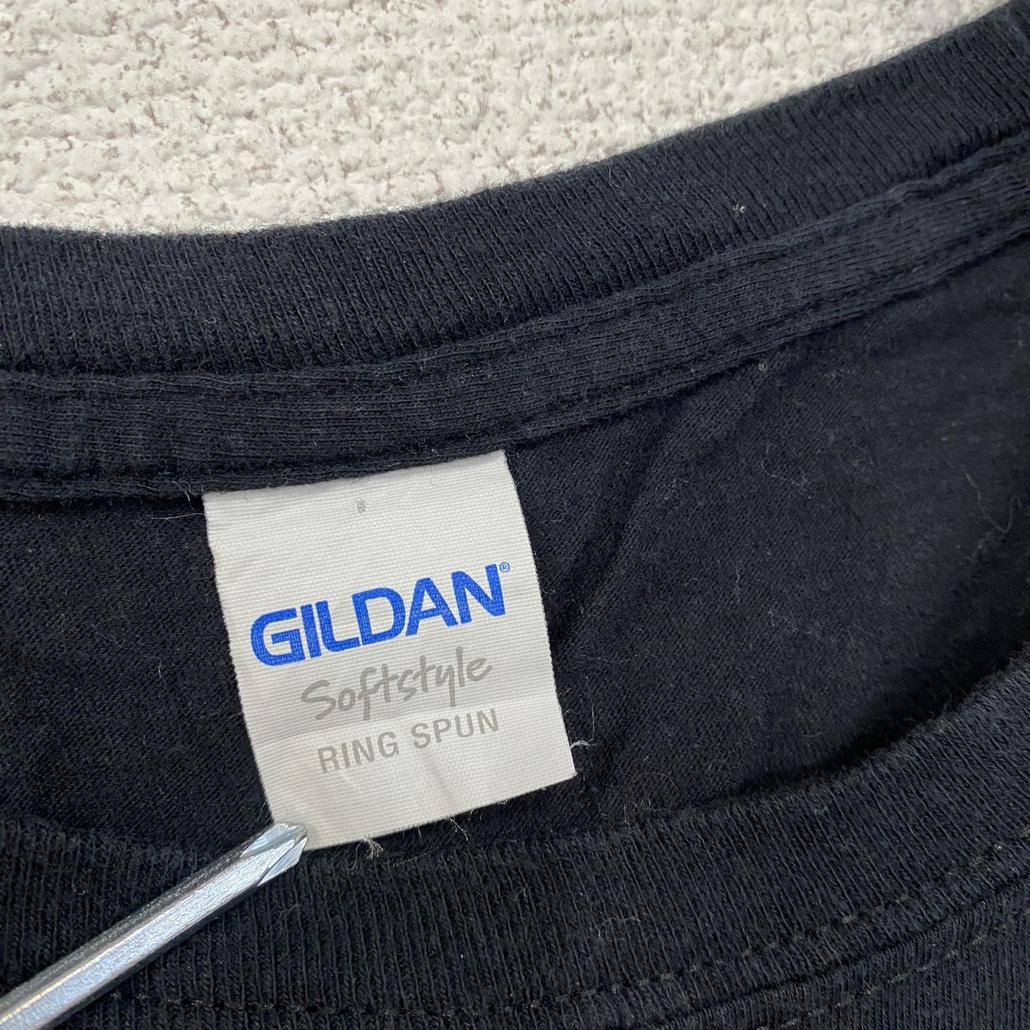 GILDAN　ギルダン　半袖プリントTシャツ　カレッジプリント　ラジオ　4連プリント　英字プリント　黒　ブラック