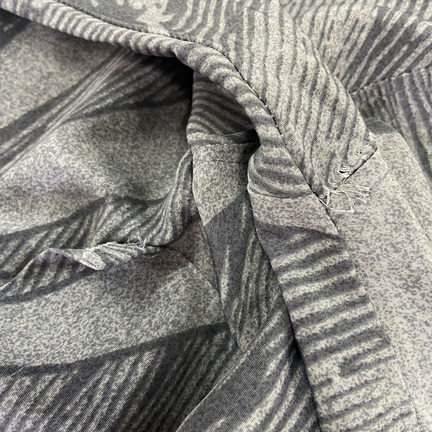 古着 used　OUTKAST　半袖総柄シャツ　レトロデザイン　幾何学模様　個性的　アート　グレー　XXLサイズ