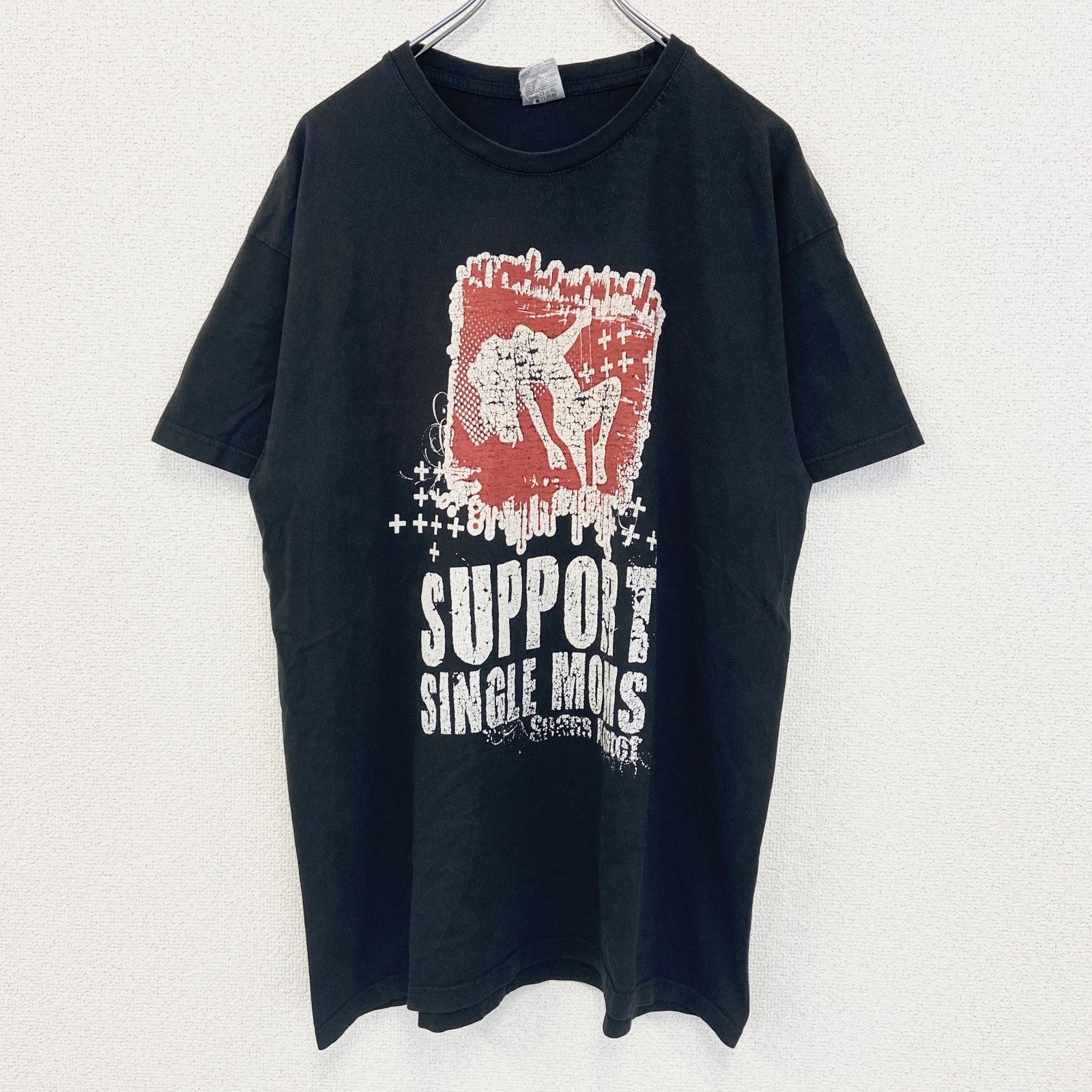 古着 used　B&C ビー&シー　半袖ダメージプリントTシャツ　カジュアル　黒　ブラック　クルーネック　レトロデザイン　Lサイズ