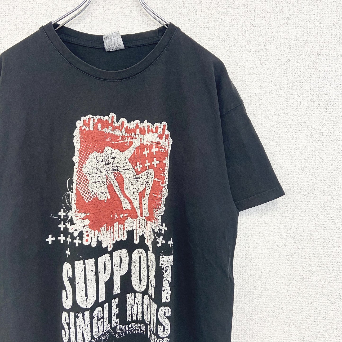 古着 used　B&C ビー&シー　半袖ダメージプリントTシャツ　カジュアル　黒　ブラック　クルーネック　レトロデザイン　Lサイズ