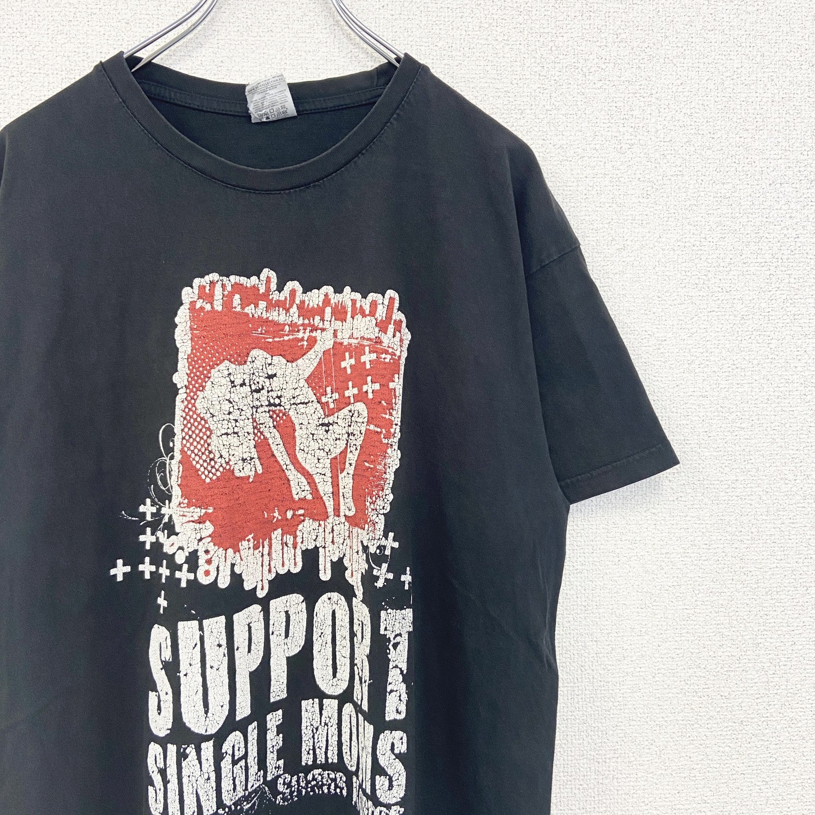 古着 used　B&C ビー&シー　半袖ダメージプリントTシャツ　カジュアル　黒　ブラック　クルーネック　レトロデザイン　Lサイズ