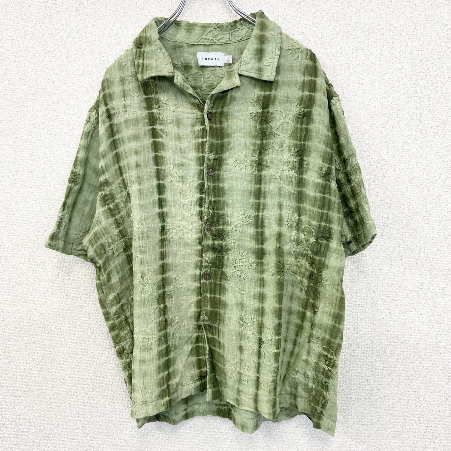 古着 used　TOPMAN　トップマン　半袖刺柄シャツ　総柄　花柄　カジュアルデザイン　胸ポケット　襟付き　個性的　Lサイズ