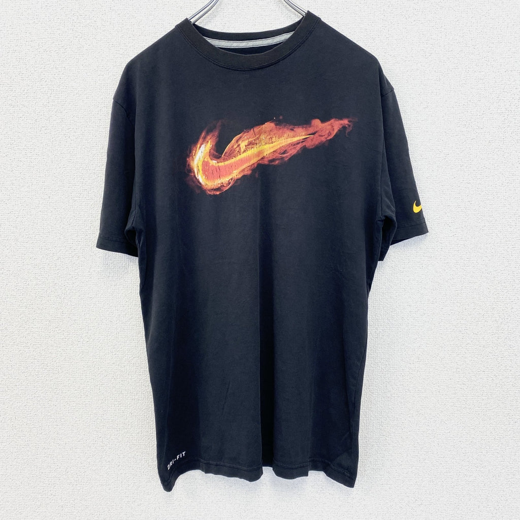 古着 used　NIKE ナイキ　半袖プリントデザインTシャツ　スウッシュロゴ　炎　DRI-FIT　クルーネック　黒　Mサイズ