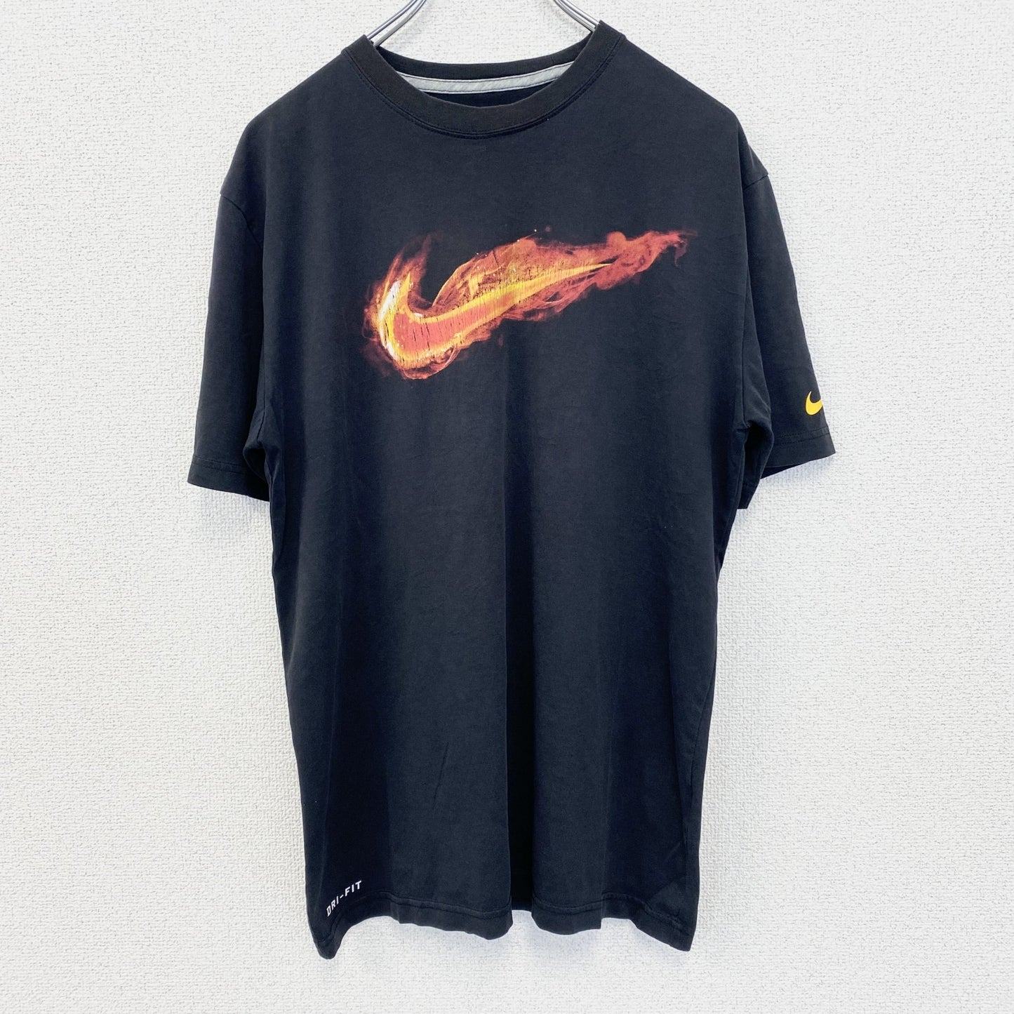 古着 used　NIKE ナイキ　半袖プリントデザインTシャツ　スウッシュロゴ　炎　DRI-FIT　クルーネック　黒　Mサイズ