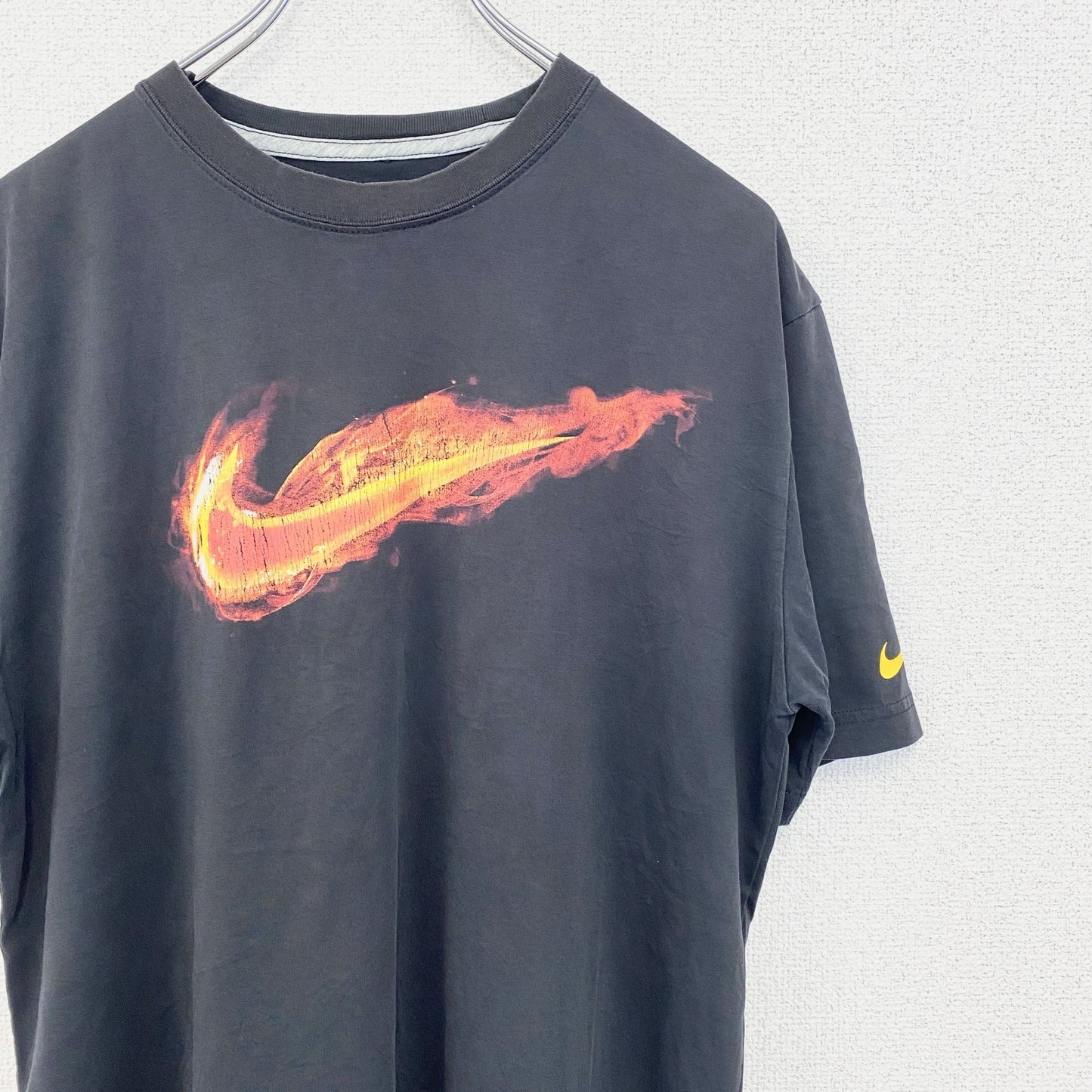 古着 used　NIKE ナイキ　半袖プリントデザインTシャツ　スウッシュロゴ　炎　DRI-FIT　クルーネック　黒　Mサイズ