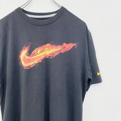 古着 used　NIKE ナイキ　半袖プリントデザインTシャツ　スウッシュロゴ　炎　DRI-FIT　クルーネック　黒　Mサイズ