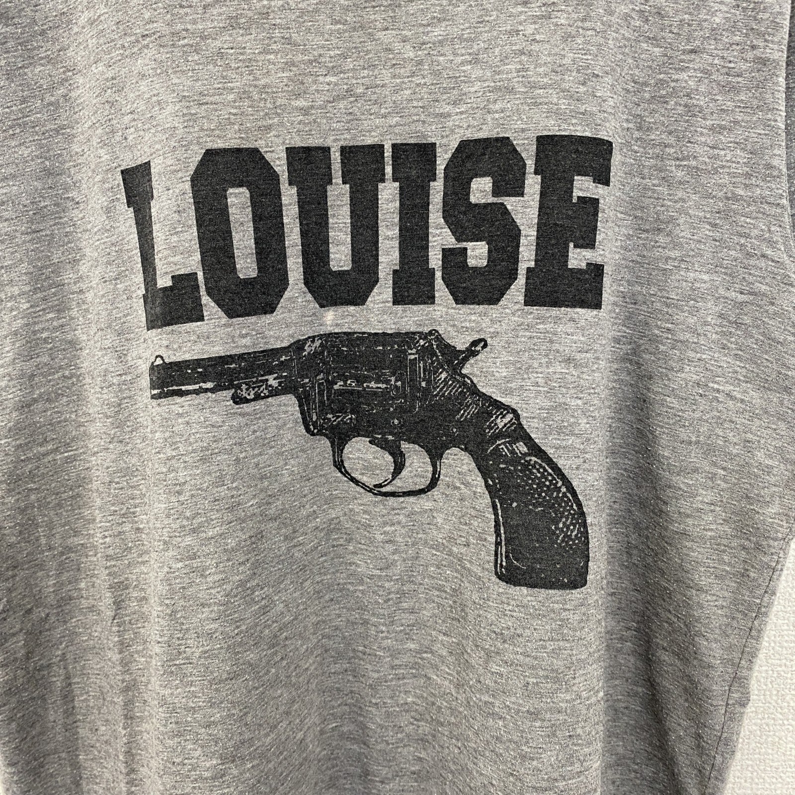 古着 used　ノーブランド　半袖プリントデザインTシャツ　ピストル　LOUISE　クルーネック　カジュアル　グレー　Mサイズ
