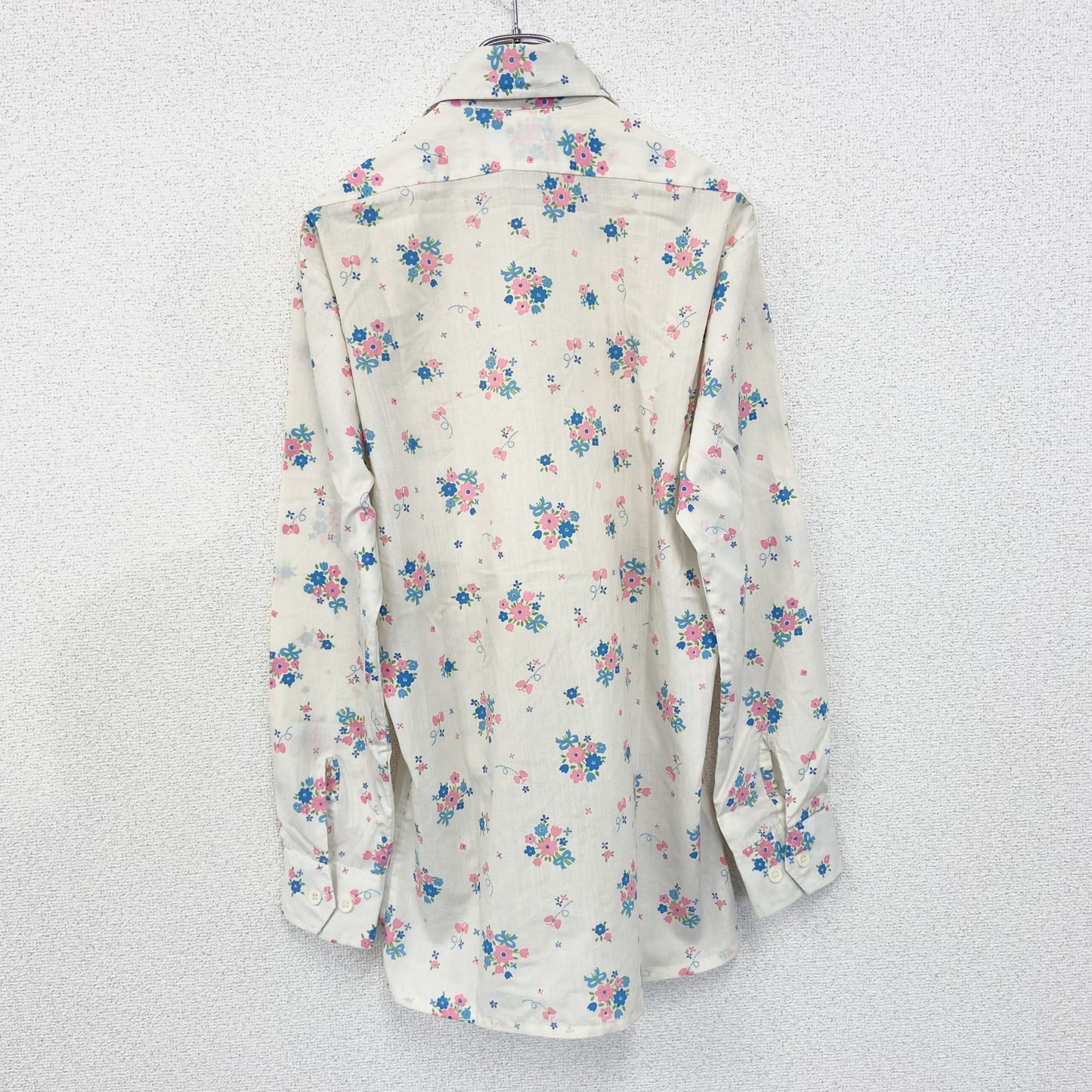 古着 used　Carr'e　長袖プリント柄シャツ　花柄　蝶々　総柄　レトロデザイン　ヴィンテージ風　白　ホワイト　Lサイズ