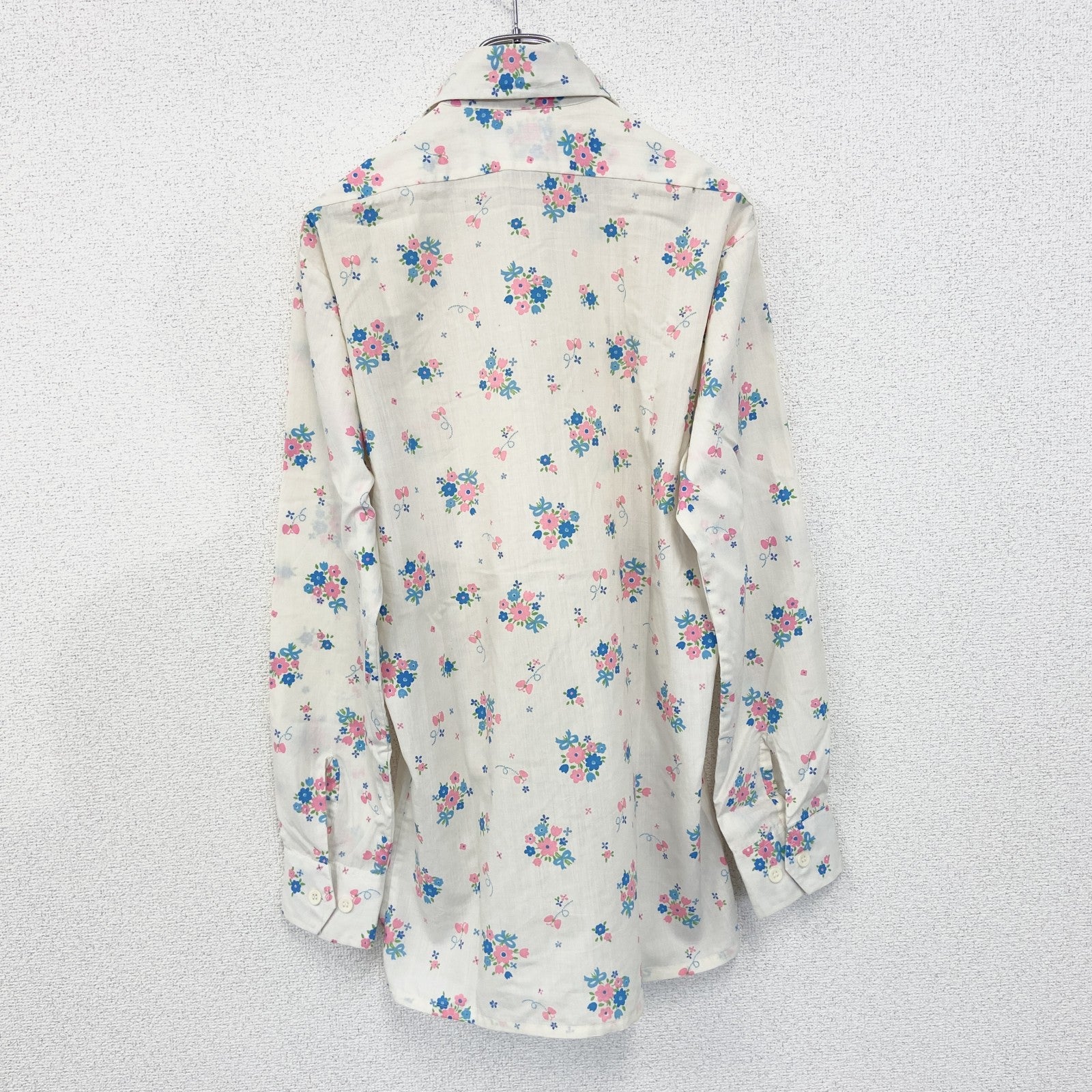 古着 used　Carr'e　長袖プリント柄シャツ　花柄　蝶々　総柄　レトロデザイン　ヴィンテージ風　白　ホワイト　Lサイズ