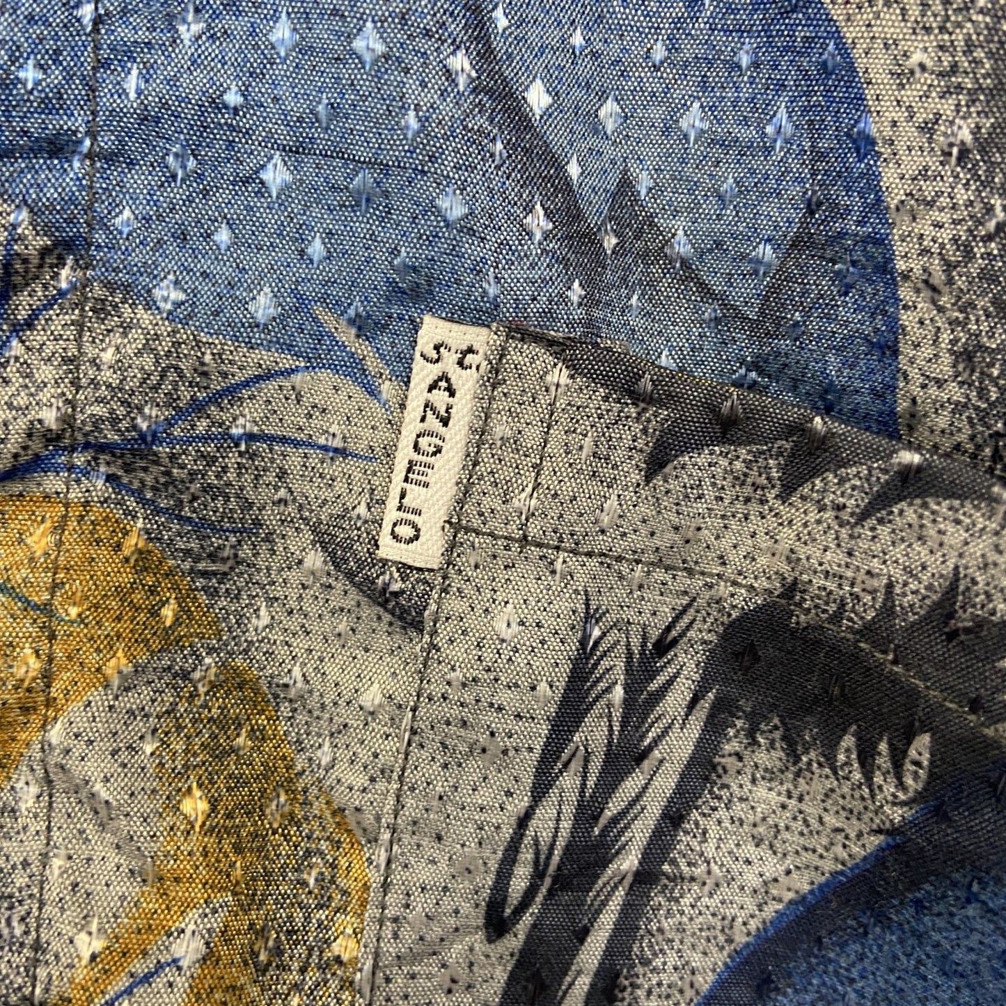 古着 used　SANT ENGELO　長袖プリント柄シャツ　鳥　羽　光沢感　総柄　レトロ　カジュアルデザイン　シルバー　Lサイズ