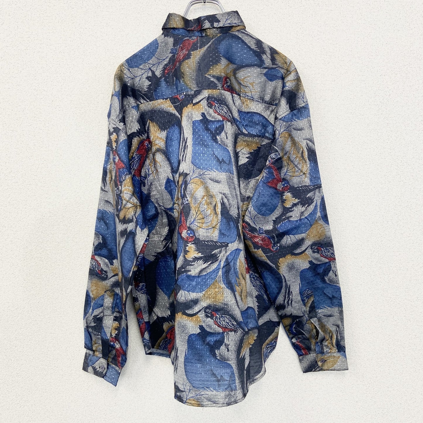 古着 used　SANT ENGELO　長袖プリント柄シャツ　鳥　羽　光沢感　総柄　レトロ　カジュアルデザイン　シルバー　Lサイズ