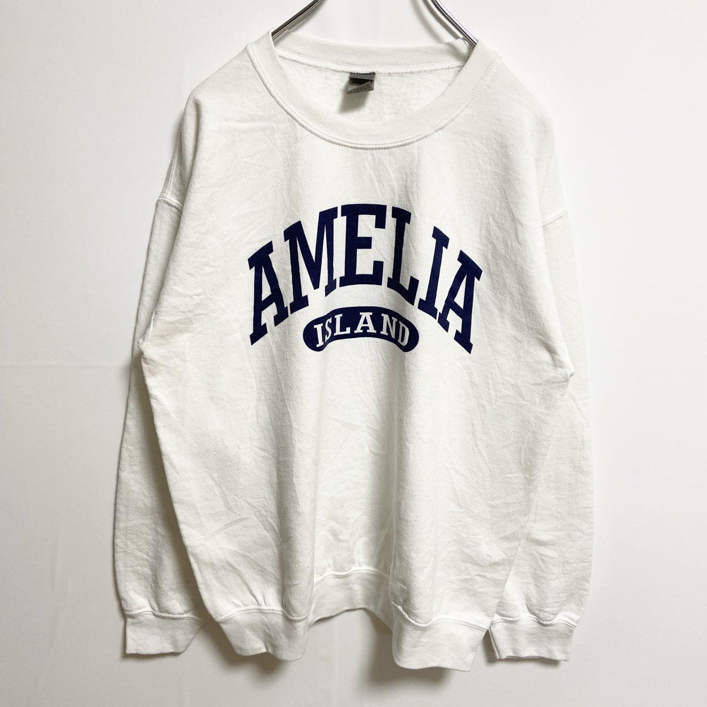 古着 used　GILDAN ギルダン　AMELIA　長袖プリントスウェット　トレーナー　白　クルーネック　レトロ　Mサイズ
