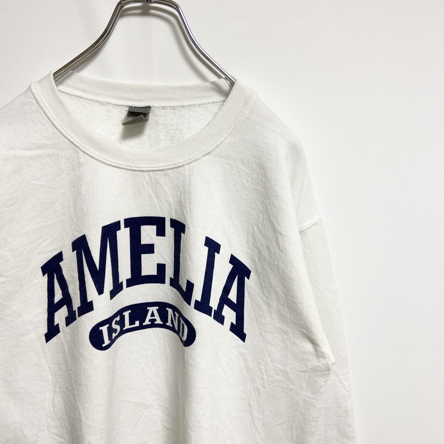 古着 used　GILDAN ギルダン　AMELIA　長袖プリントスウェット　トレーナー　白　クルーネック　レトロ　Mサイズ