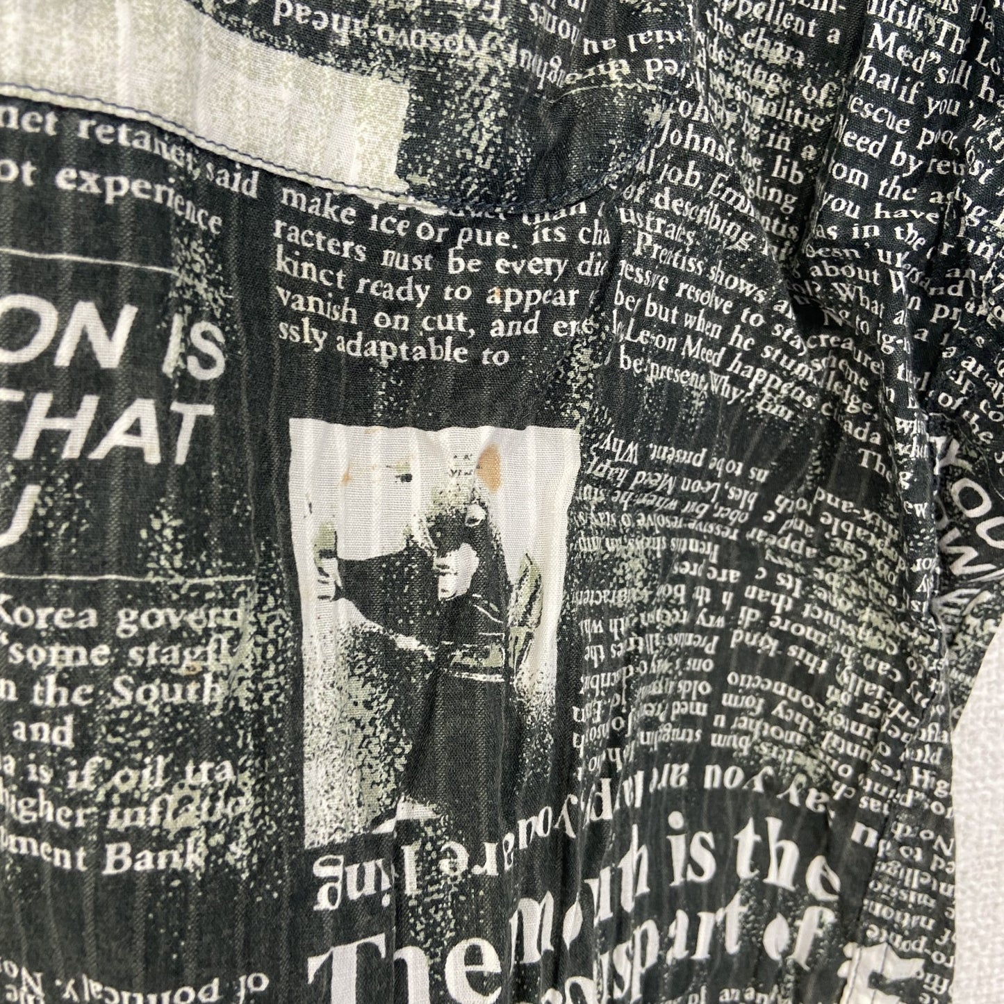 古着 used　半袖プリント柄シャツ　総柄　英字新聞　ニュースペーパー　ストリート　胸ポケット　黒　ブラック　XLサイズ