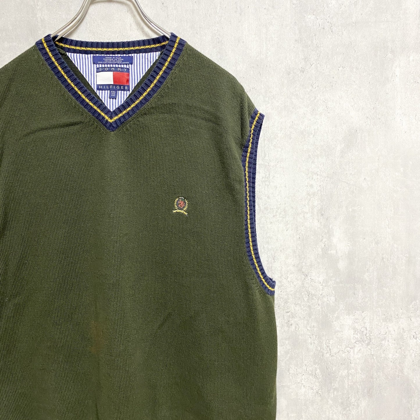古着 used　90s　TOMMYHILFIGER　トミーヒルフィガー　Vネックニットベスト　刺繍　緑　ヴィンテージ　XXLサイズ