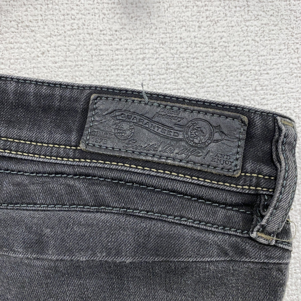 DIESEL　ディーゼル　ブラックデニムスキニーパンツ/ジーンズ　ボタンフライ　黒　ブラック　W33サイズ