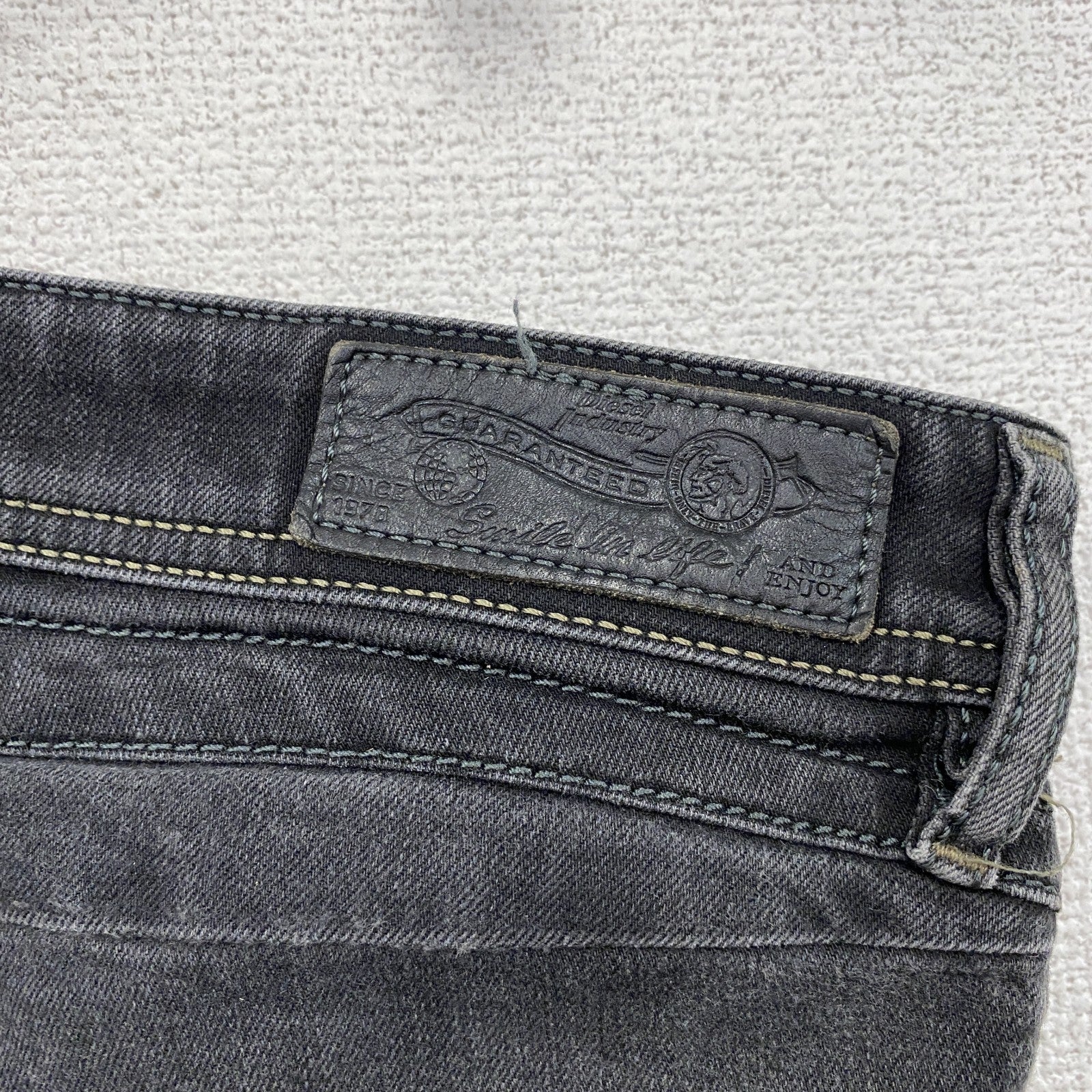 DIESEL　ディーゼル　ブラックデニムスキニーパンツ/ジーンズ　ボタンフライ　黒　ブラック　W33サイズ