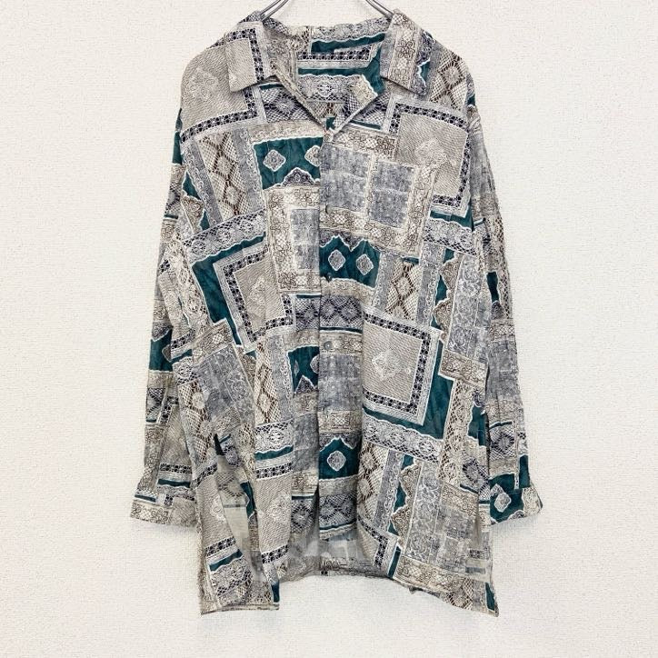 古着 used　長袖プリント柄シャツ　総柄　レース　胸ポケット　レトロデザイン　エスニック　幾何学模様　緑　グリーン