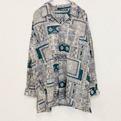 古着 used　長袖プリント柄シャツ　総柄　レース　胸ポケット　レトロデザイン　エスニック　幾何学模様　緑　グリーン