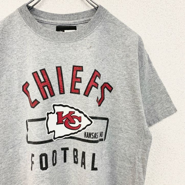 古着 used　TEAM APPAREL　半袖プリントTシャツ　NFL　アメフト　カンザスティー チーフス　 グレー　Mサイズ