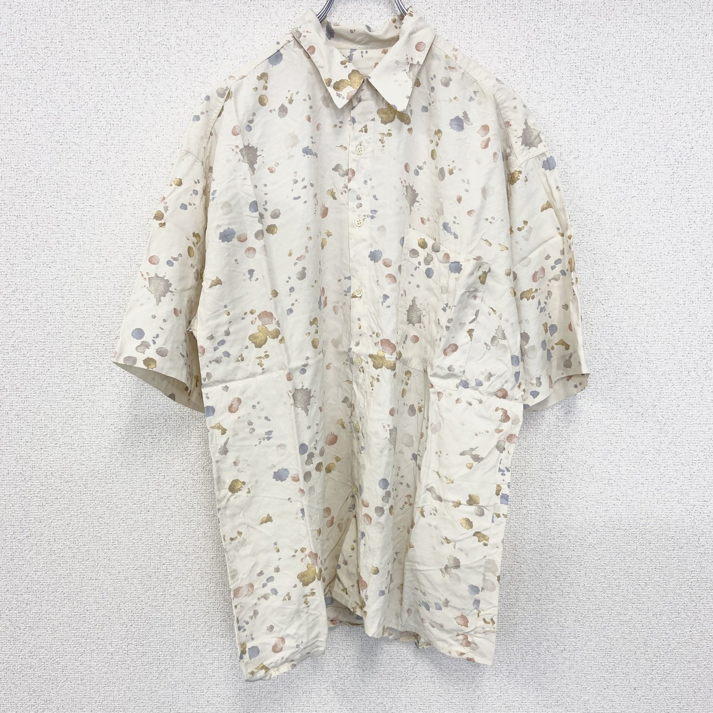 古着 used　半袖プリント柄シャツ　胸ポケット　レトロデザイン　カジュアル　絵具　カラフル　幾何学模様　ベージュ