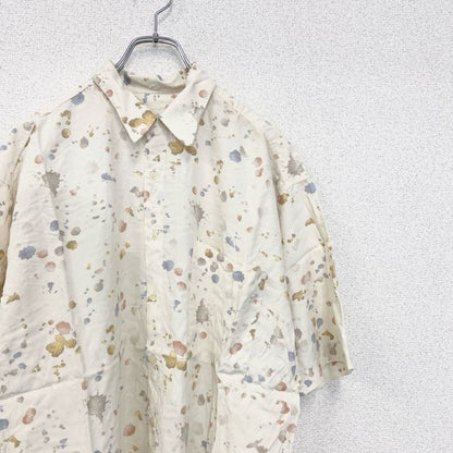 古着 used　半袖プリント柄シャツ　胸ポケット　レトロデザイン　カジュアル　絵具　カラフル　幾何学模様　ベージュ